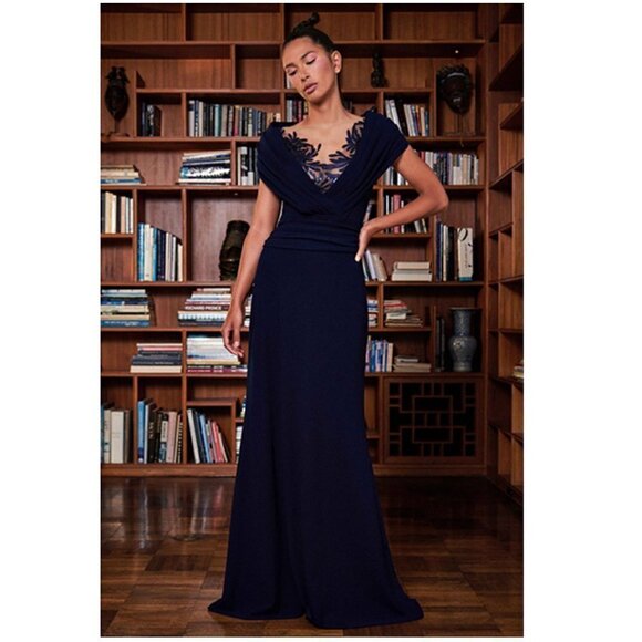 TADASHI SHOJI Crepe V-Neck Gown in Navy Size Medium NWT - Picture 2 of 13